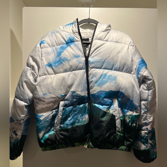 Forever 21 Jackets & Blazers - NWT FOREVER 21 Women’s Landscape Puffer Jacket